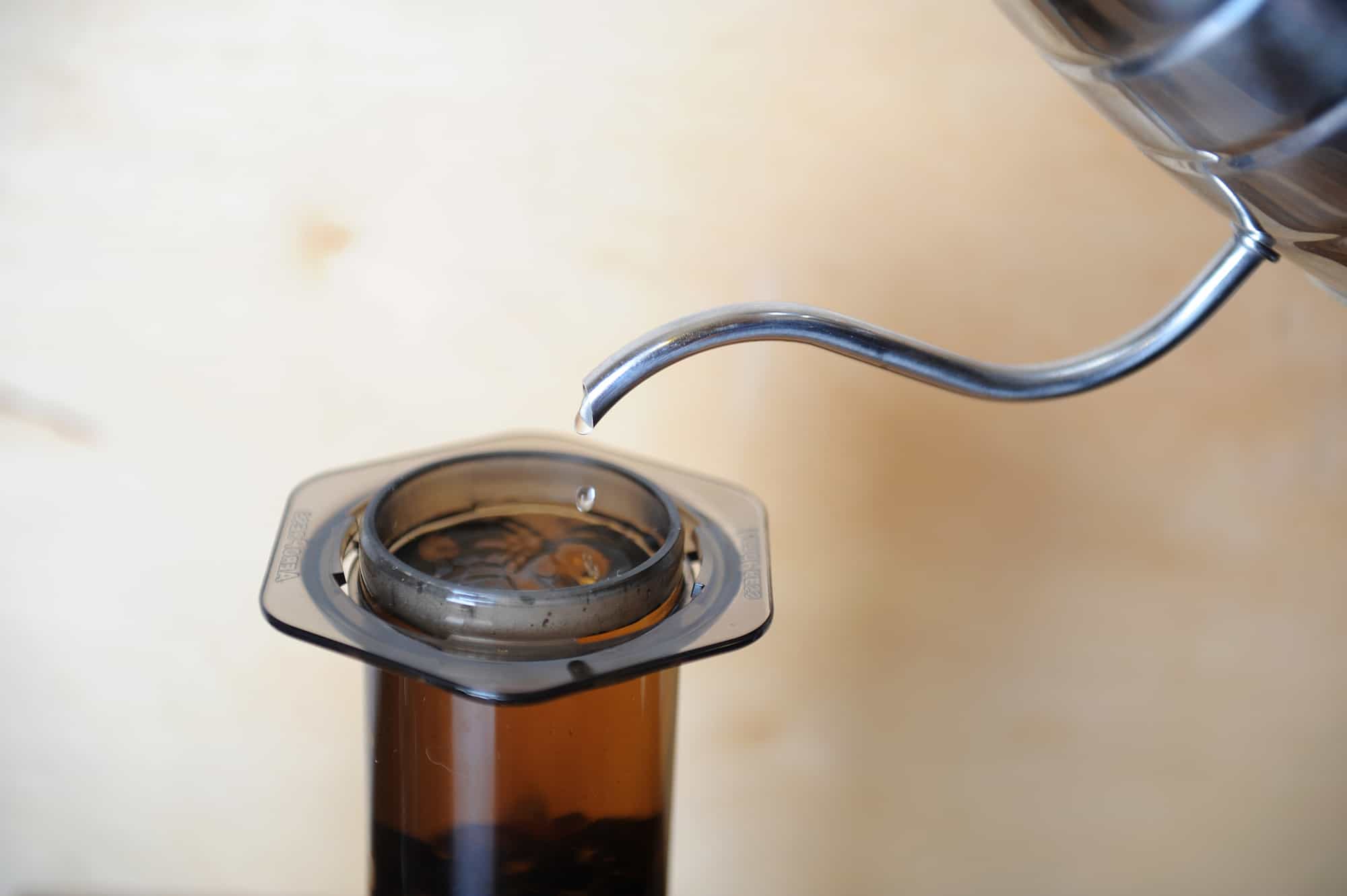 aeropress-pouring-from-gooseneck-kettle.