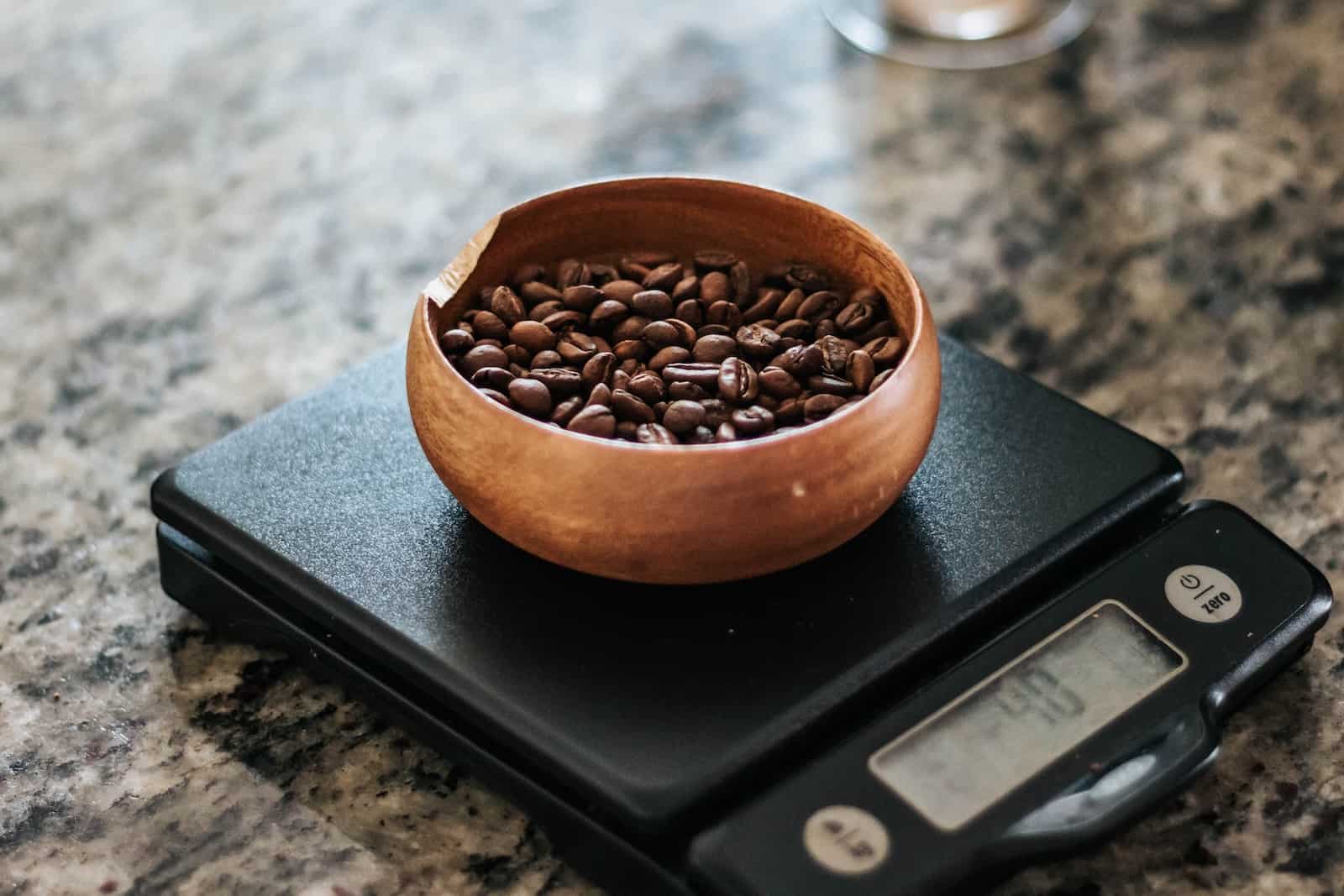 Weigh Coffee in scale