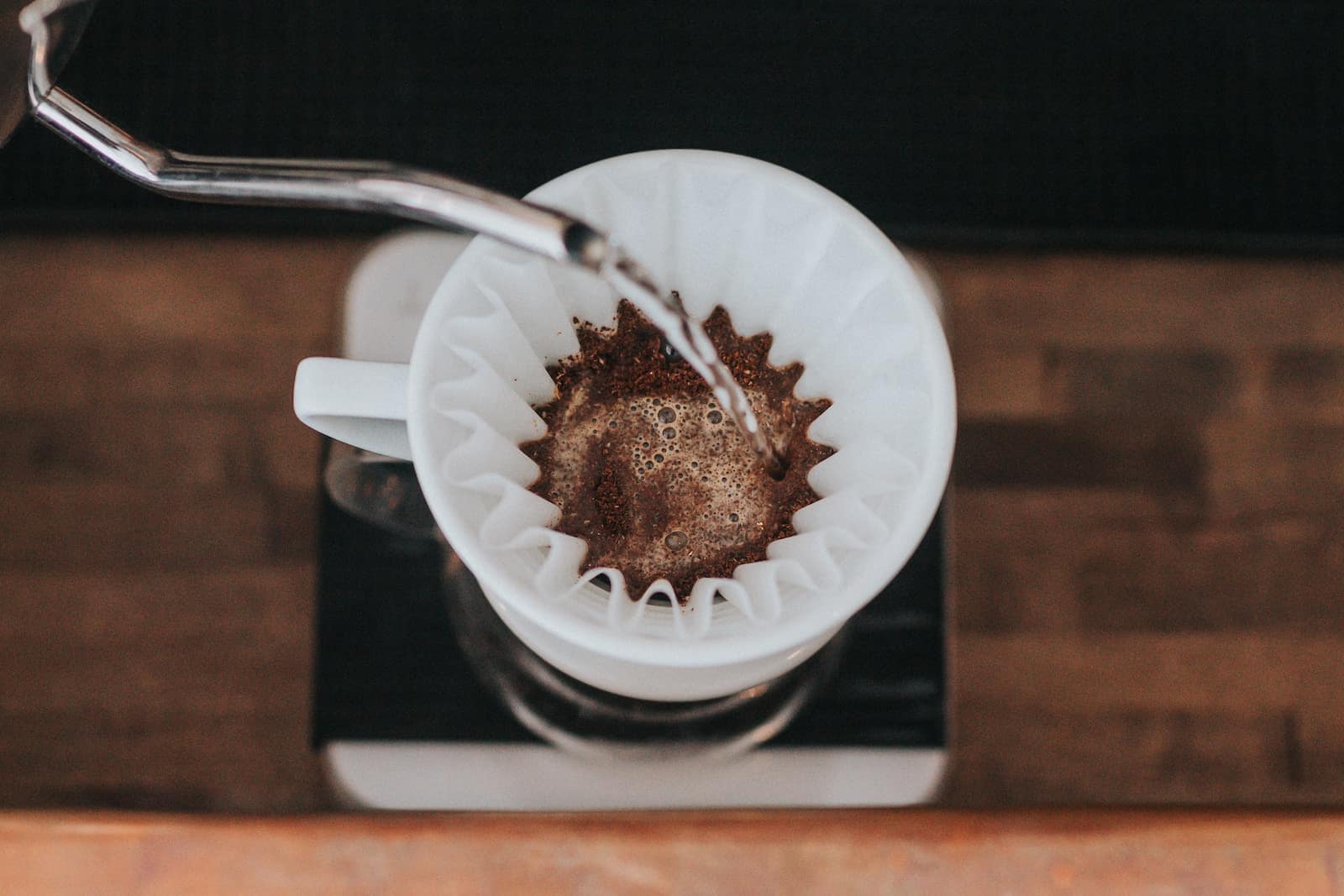 pour over coffee maker with a gooseneck kettle