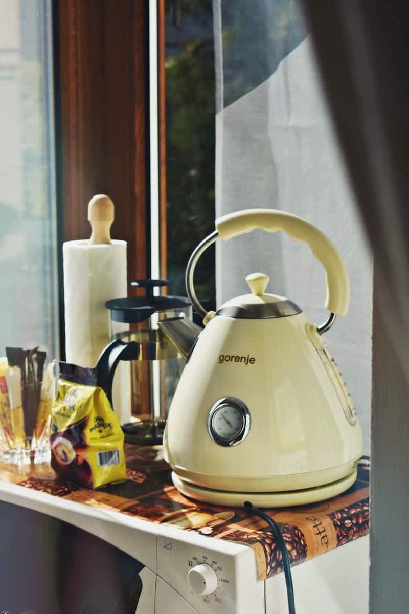 french press and a kettle