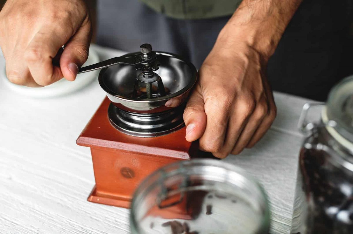 Feature image how to grind coffee beans